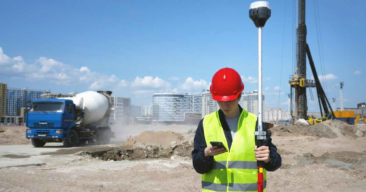 worker using HSE Software